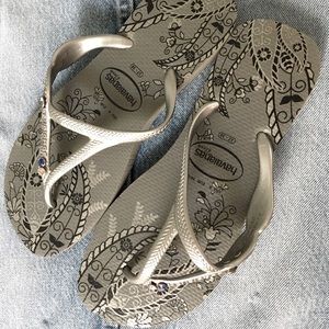 Havaianas Women’s Sil/Gry Sz.7 Flip Flops w/Stones